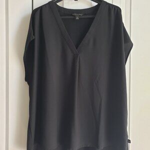 Banana Republic woman Airflow blouse XL